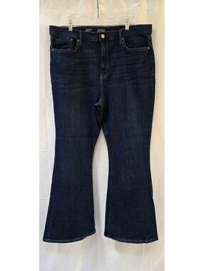 a.n.a A New Approach women’s high-rise flare jeans in size 20.